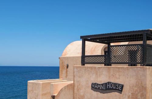 Kamari Villa | Ramni House: Private Villa with pool by the Sea