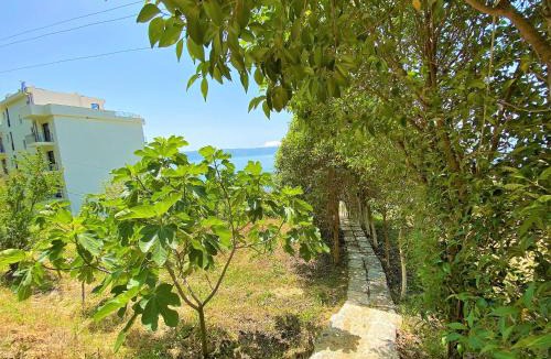 Radhime House | Ramo's Cozy Beachside Haven with Panoramic Views - 1st