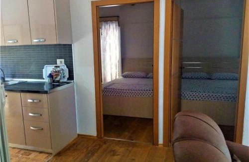Radhime House | Ramo's Green Beachside Retreat - Cozy 2 Bedroom Home