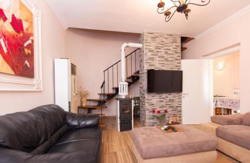 Golem Villa | Red Villa
