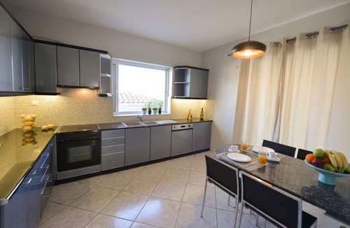 Kariotai Apartment | Regalo Apartments 3 Bedrooms & 2 Bathrooms