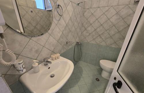 Qazim Pali Hotel | Rei Hotel