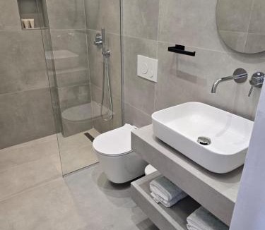 Qazim Pali Hotel | Rei Hotel
