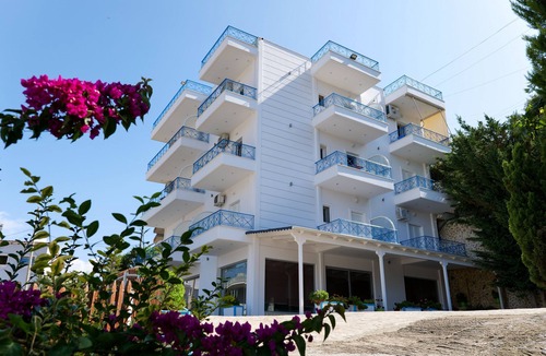 Qafe e Gjashtes Apartment | Remarkable 2-Bed Apartment in Sarandë