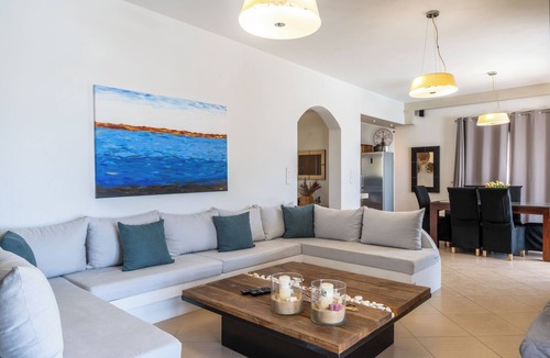 Ios House | Revery Villa & House