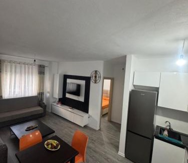 Shkembi i Kavajes Apartment | Riem Apartments