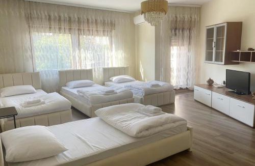 Prizren Apartment | Riverside2026 - Manzaraya Karşı Sabah Kahvesi