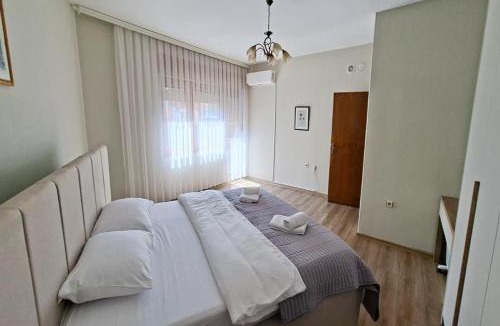 Prizren Apartment | Riverside2026 - Manzaraya Karşı Sabah Kahvesi