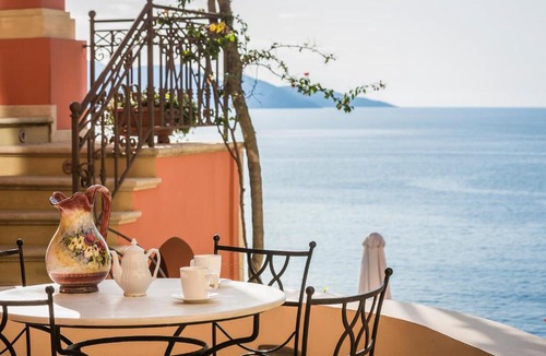 Assos House | Roi Boutique Suites