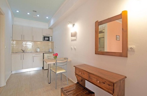 Dafnata Apartment | Romantic apartment in Mpenitses with shared pool