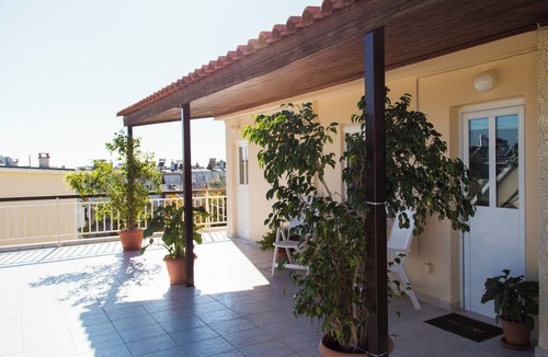 Aigaleo Apartment | Romeo & Juliet - Modern & Stylish Studio: Acropolis & Park Views