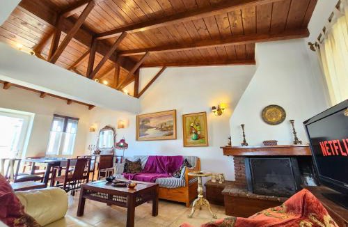 Agios Dimitrios Apartment | Roof Garden Loft