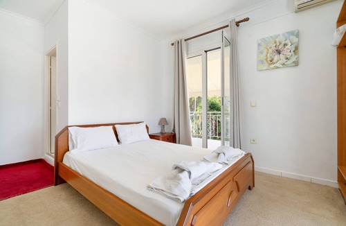 Episkopos Apartment | Room '1st Floor' with Sea View, Shared Pool and Wi-Fi