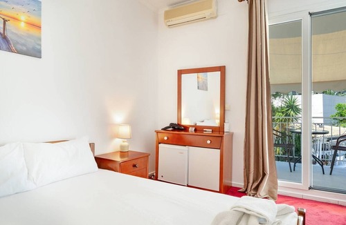 Episkopos Apartment | Room '1st Floor' with Sea View, Shared Pool and Wi-Fi
