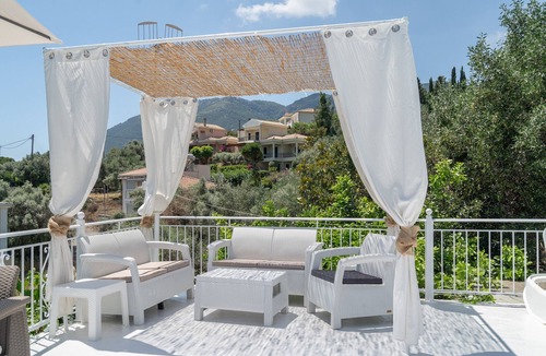 Episkopos Apartment | Room 'Ground Floor' with Sea View, Shared Pool and Wi-Fi