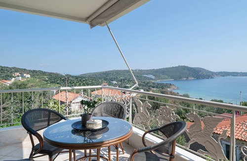 Skoutari Apartment | Room 'Standard 4' with Private Terrace, Wi-Fi and Air Conditioning