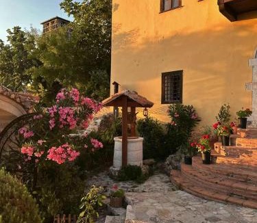 Kruje Bed & Breakfast | Rooms Merlika -Inside the Castle-