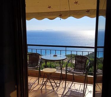 Piqeras House | Rooms to let Spiropali