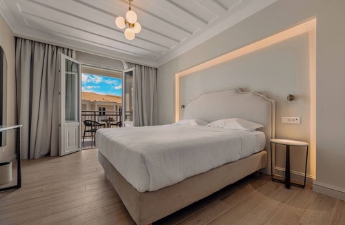 Nidri Hotel | Royal Nidri Suites