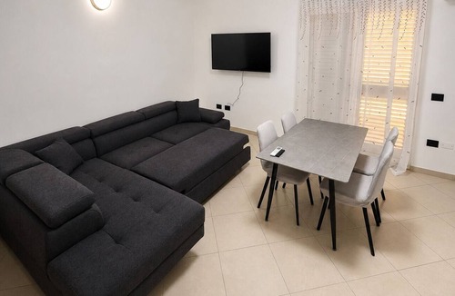 Tragjas Apartment | Rrapi Apartments: Deluxe One-Bedroom Apartment