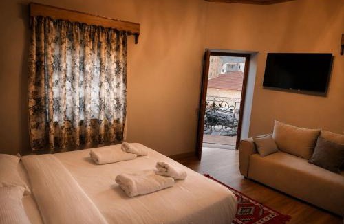 Erseke Hotel | Rrenjet - The Roots