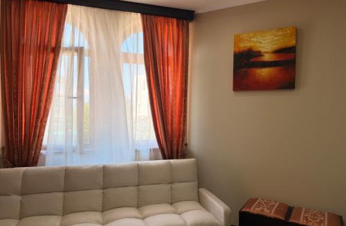 Tushemisht Hotel | Rritja e Koranit