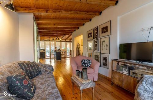 Aigaleo Apartment | Rustic - Private Rooftop Garden & City View Studio in Egaleo-Athens