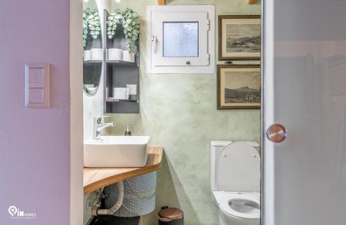 Aigaleo Apartment | Rustic - Private Rooftop Garden & City View Studio in Egaleo-Athens