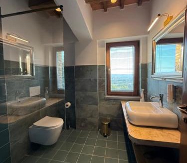 Rade Hotel | Sacro e Profano Albania