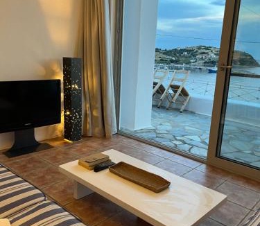 Agii Apostoli House | Salt & Sun Terrace Seafront
