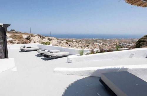 Fira Villa | Sandra's Cave Suite with Jacuzzi and Sea view.