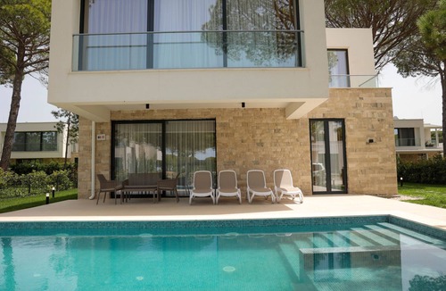 Ishem Apartment | Sanpietro Vacation Deluxe Villa