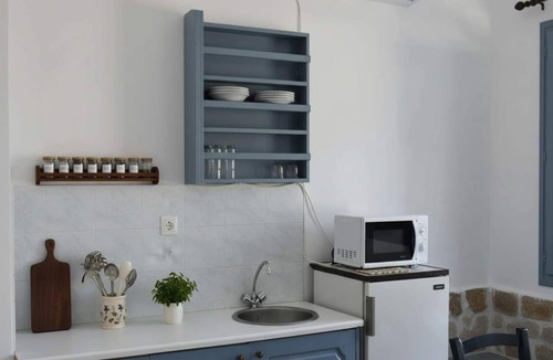 Grikos Apartment | Santorini Stay with Hot Tub