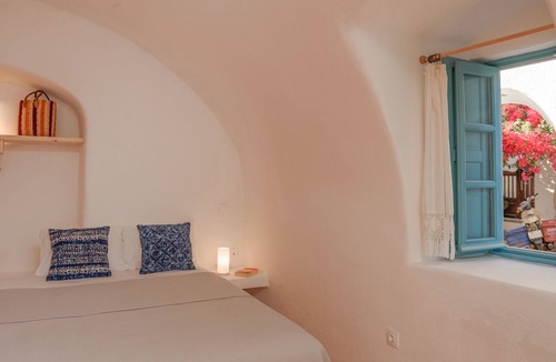 Santorini Villa | Santorinio Yellow House