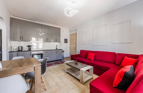 Qender Apartment | Saranda Bay Retreat - 1BR Apartment by PikHost