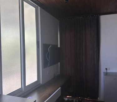 Qazim Pali Apartment | SEA bed and restaurant 1