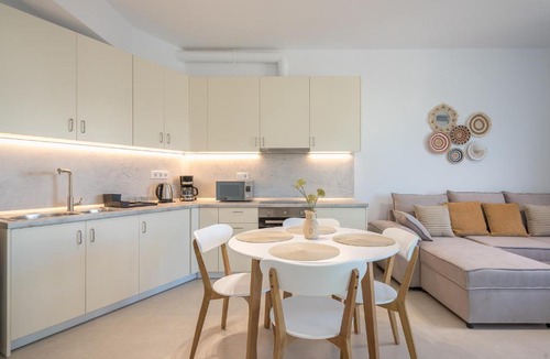 Kastella Apartment | Sea Breeze Suite with Jacuzzi