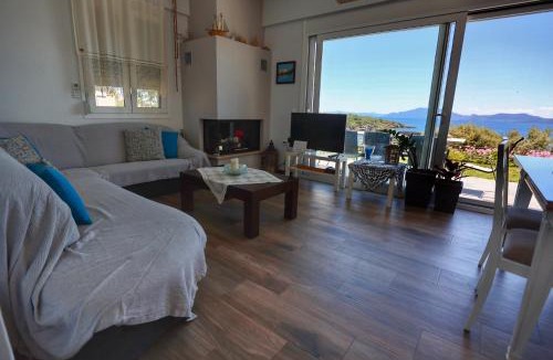 Volos House | Sea front condo on the Gulf of Pagasitikos