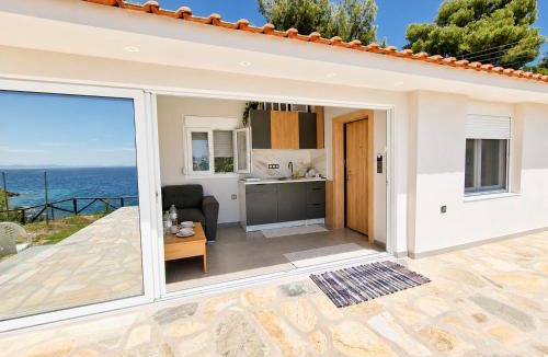 Elia Apartment | SEA La Vie Seafront Apartment, Kalogria Beach