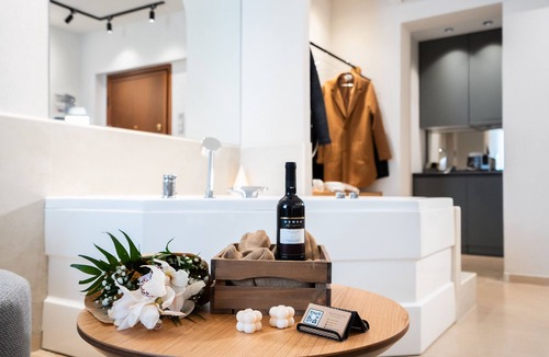 Ladadika House | Sea & the City