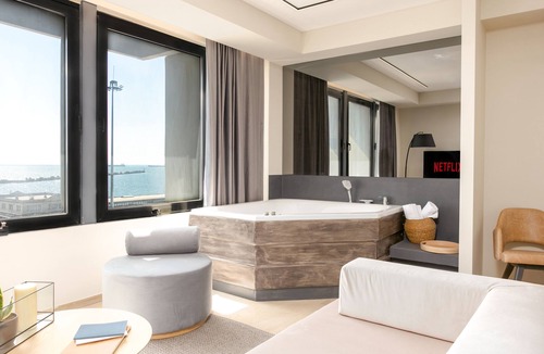 Ladadika House | Sea & the City