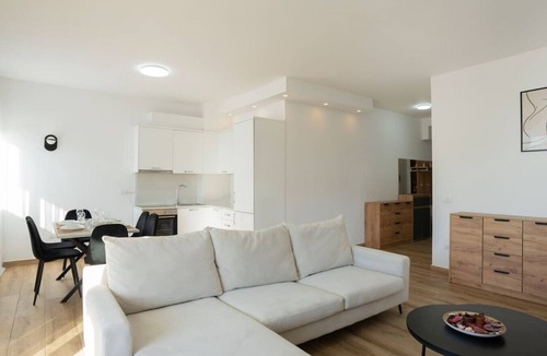 Golem Condo | Sea View-Expansive Apartment by TOK
