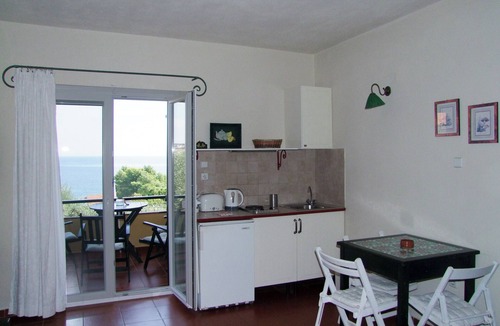 Sithonia Apartment | Sea view, free family facilities, only 3 minutes from a private beach