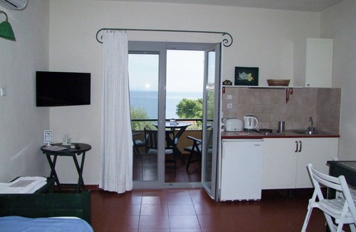Sithonia Apartment | Sea view, free family facilities, only 3 minutes from a private beach