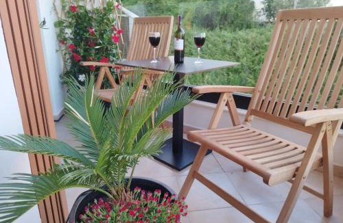 Shkembi i Kavajes Apartment | Sea View Garden Spot