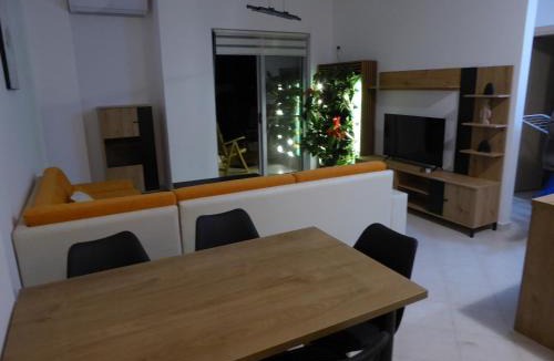 Shkembi i Kavajes Apartment | Sea View Garden Spot