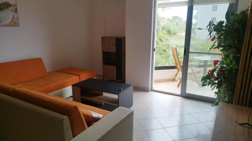 Shkembi i Kavajes Apartment | Sea View Garden Spot