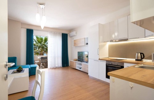Durres Condo | Sea View-Palm Trees Apartment Durres
