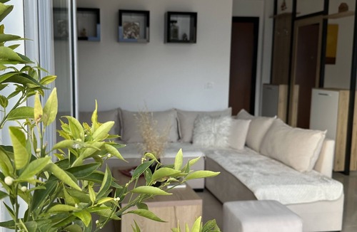 Kodrra Apartment | Sea view penthouse studio. Pet friendly! 2 min from the beach.