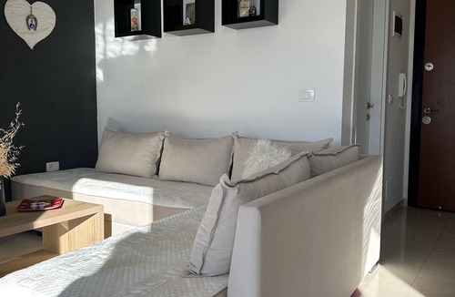 Kodrra Apartment | Sea view penthouse studio. Pet friendly! 2 min from the beach.